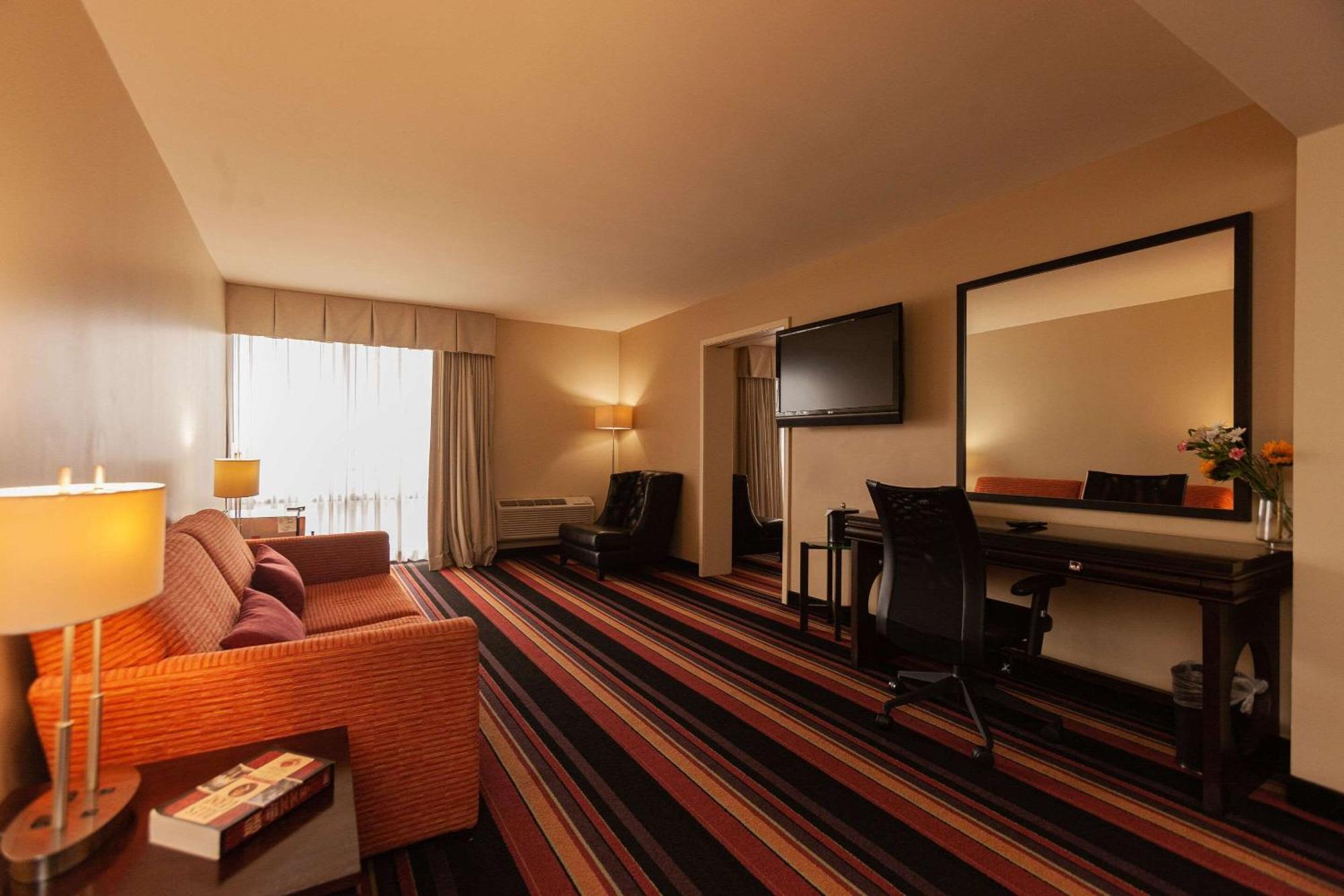 Clarion Hotel New Orleans - Airport & Conference Center ケナー エクステリア 写真